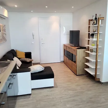 아파트 Mit Terrasse By Interhome *
