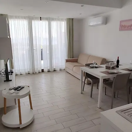 Mit Terrasse By Interhome 아파트 카니지오네